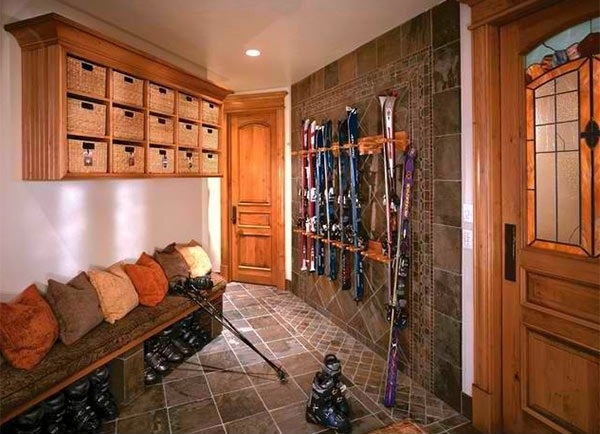 Corridor wall design - customize the hallway functional