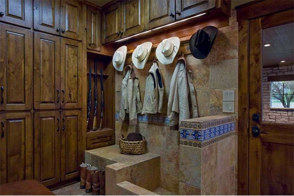 Corridor wall design - customize the hallway functional