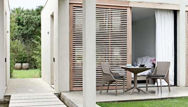 21 poly rattan garden furniture suitable for your garden, patio or balcony from Roche Bobois