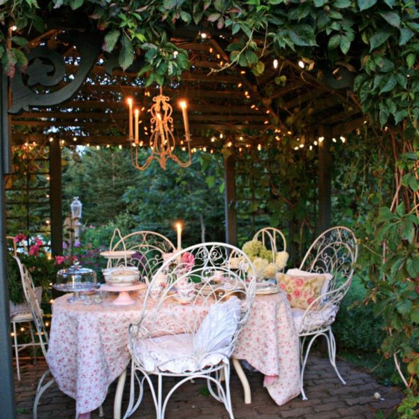 Make outdoor lounge area with a tight budget