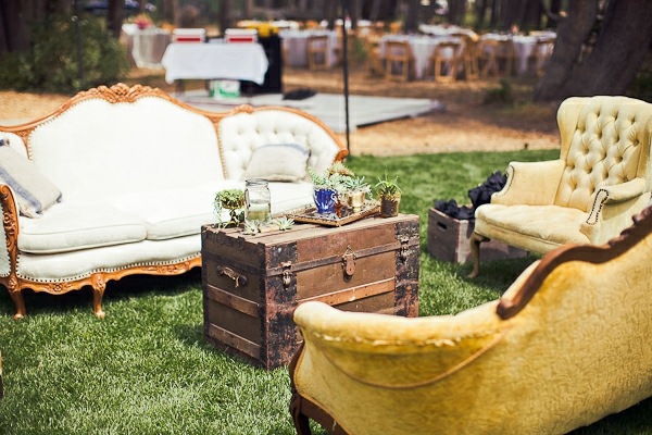 Make outdoor lounge area with a tight budget