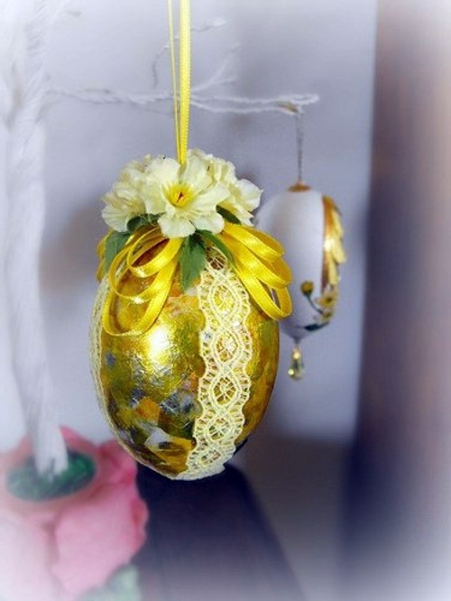 Decoupage on Easter egg