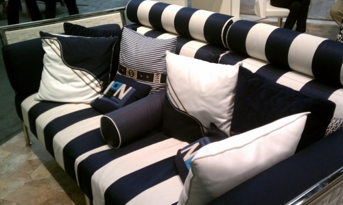Designer sofa outdoors by Fendi Casa - "Love" Designer sofa outdoors by Fendi Casa - "Love"