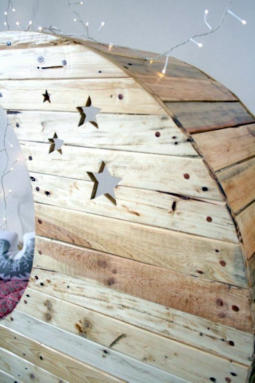 Kinderzimmer - Moon cot from Euro pallets Kinderzimmer - Moon cot from Euro pallets