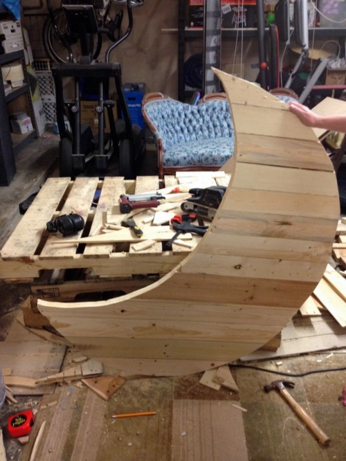 Moon cot from Euro pallets Moon cot from Euro pallets