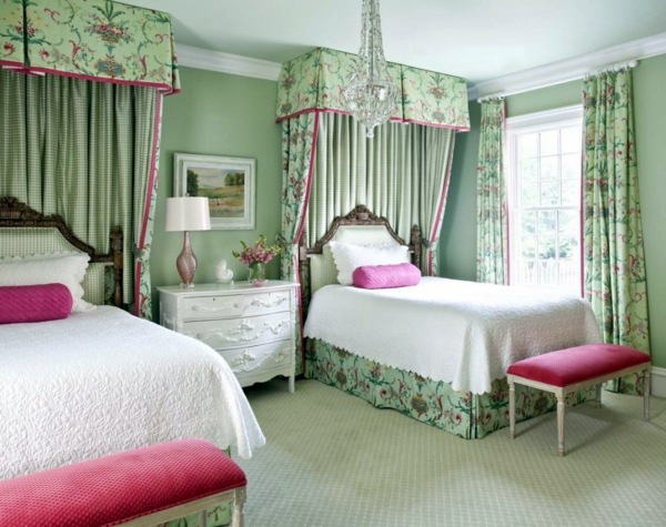 Green wall color - can be reached by a trendy decor Green wall color - can be reached by a trendy decor