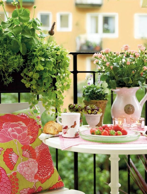 On balcony make hanging garden - Cool ideas for small garden on the balcony On balcony make hanging garden - Cool ideas for small garden on the balcony