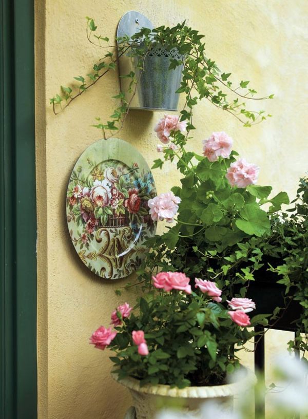 On balcony make hanging garden - Cool ideas for small garden on the balcony