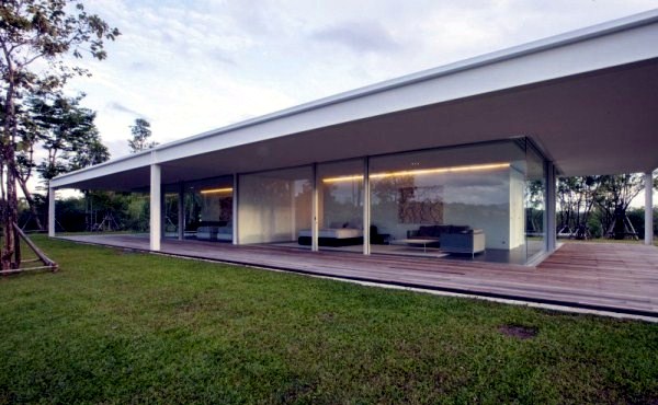 Minimalist Cabin Design extends over 150 meters Minimalist Cabin Design extends over 150 meters