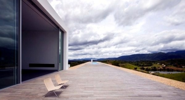Minimalist Cabin Design extends over 150 meters Minimalist Cabin Design extends over 150 meters