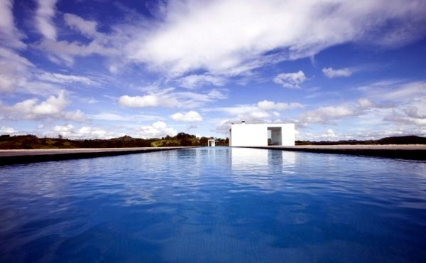 Minimalist Cabin Design extends over 150 meters Minimalist Cabin Design extends over 150 meters
