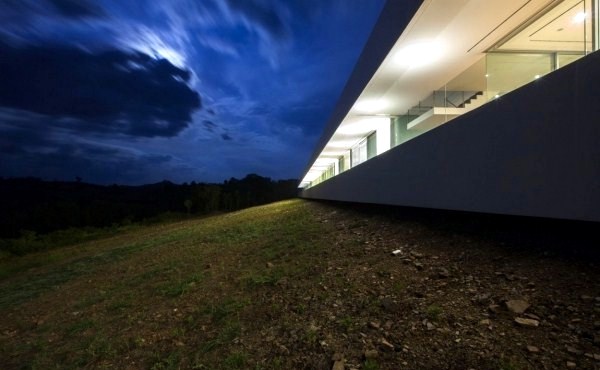 Minimalist Cabin Design extends over 150 meters Minimalist Cabin Design extends over 150 meters