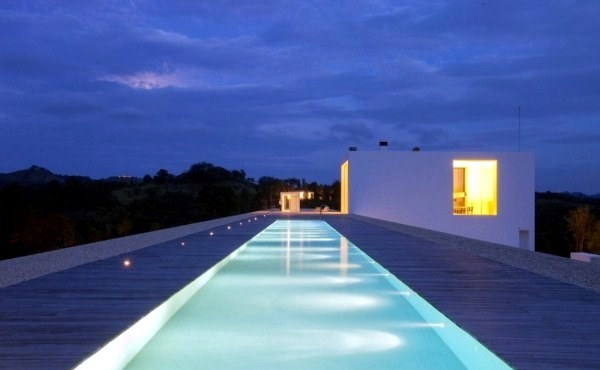 Minimalist Cabin Design extends over 150 meters Minimalist Cabin Design extends over 150 meters