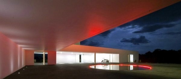 Minimalist Cabin Design extends over 150 meters Minimalist Cabin Design extends over 150 meters