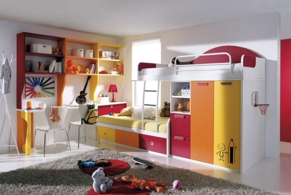 Save space - how to combine shelves and desk properly