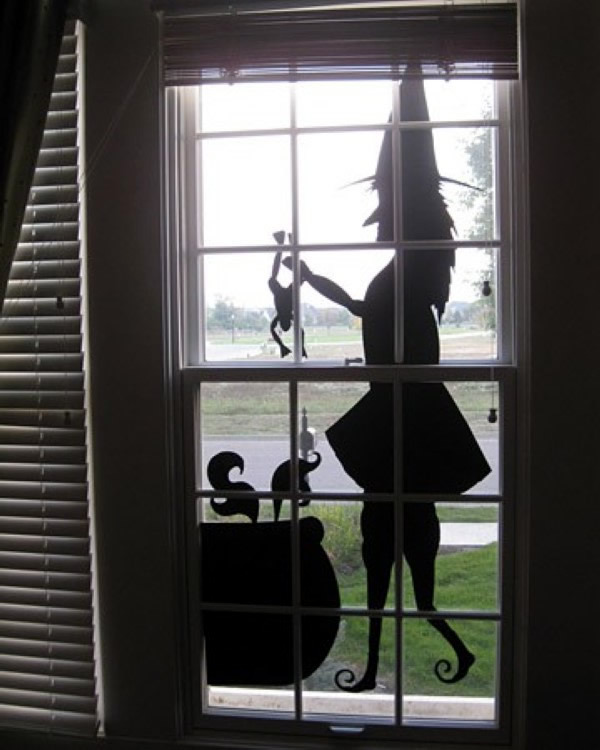Ideas on how to decorate your windows with paper cutouts for Halloween Ideas on how to decorate your windows with paper cutouts for Halloween