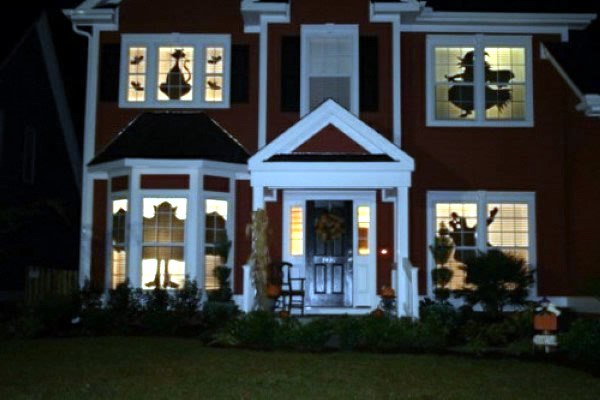 Ideas on how to decorate your windows with paper cutouts for Halloween Ideas on how to decorate your windows with paper cutouts for Halloween