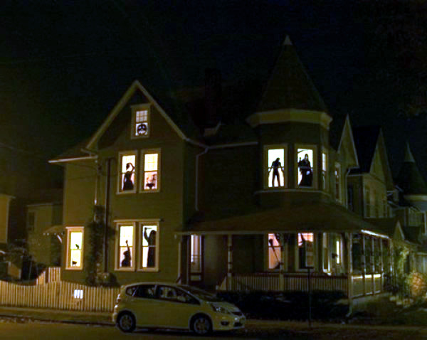 Ideas on how to decorate your windows with paper cutouts for Halloween Ideas on how to decorate your windows with paper cutouts for Halloween
