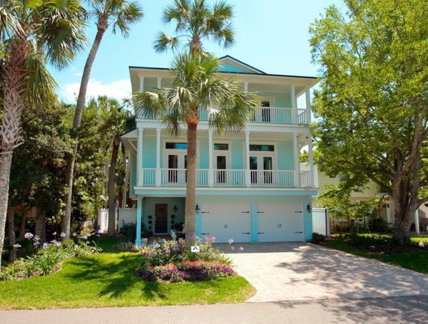 Create tropical mood with the right palm in the garden