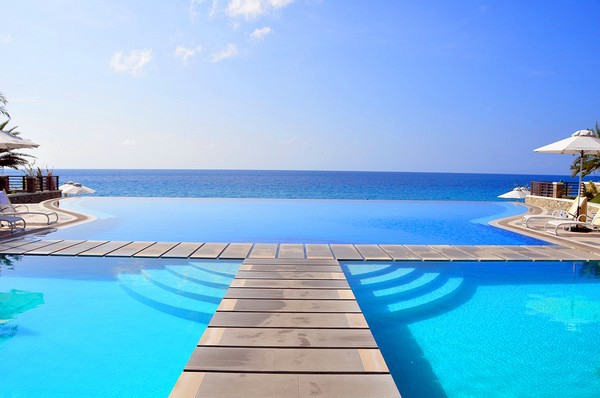 31 spectacular infinity pools that will rock your senses