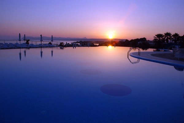 31 spectacular infinity pools that will rock your senses 31 spectacular infinity pools that will rock your senses