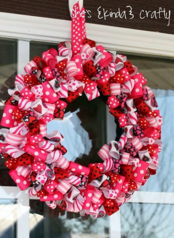 Tinker 10 Cool Valentine's Day wreaths itself