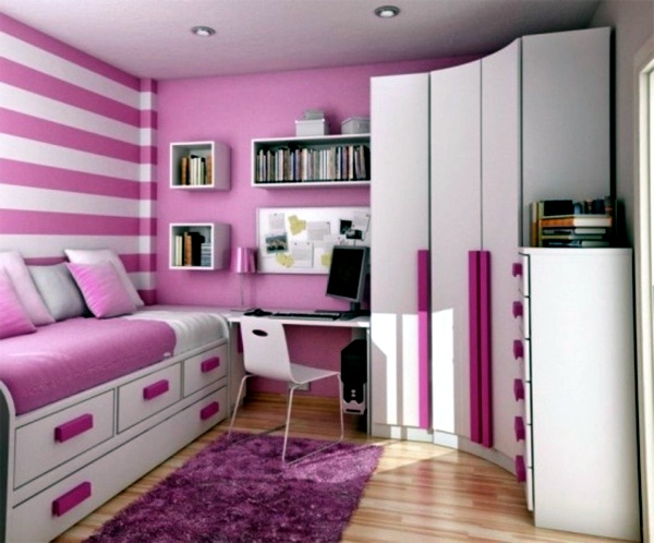 Wall design with wallpaper