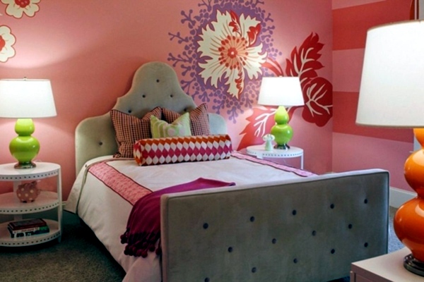 Wall design with wallpaper