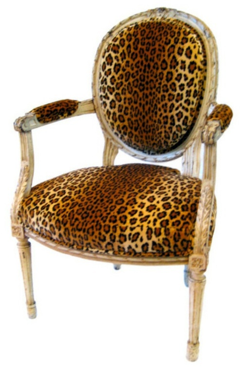 Leopard pattern on which to pounce