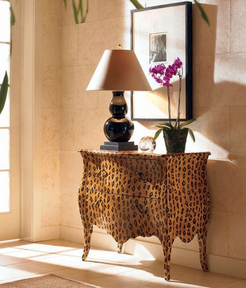 Leopard pattern on which to pounce