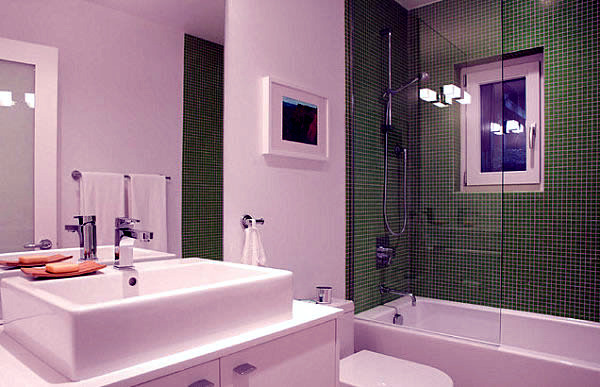 Decorating tips for Small Bathrooms