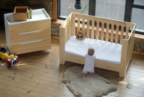 baby cot for small room