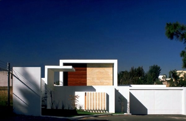 Modern Cube House with Elegant Geometric Shapes