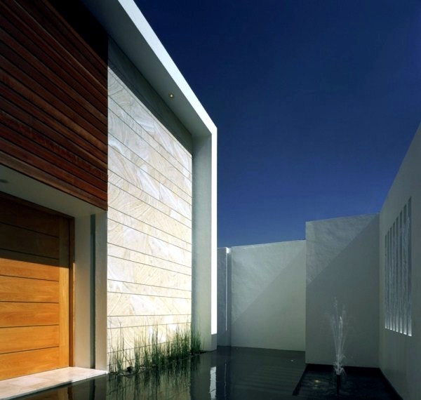 Modern Cube House with Elegant Geometric Shapes