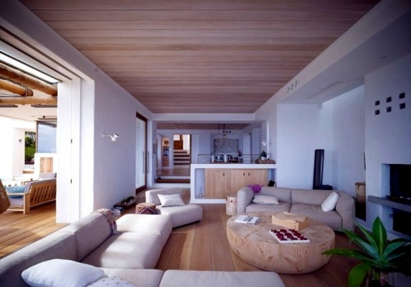Beach house with infinity pool offers stunning views to the sea Beach house with infinity pool offers stunning views to the sea