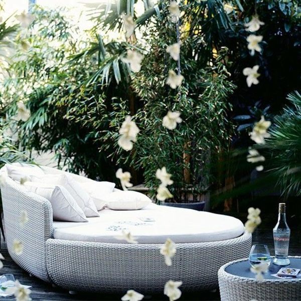 Cool ideas for day bed in the garden - bed of Aqua Source Outdoor Cool ideas for day bed in the garden - bed of Aqua Source Outdoor