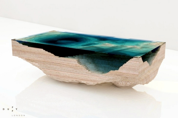 Reminds Design table in glass and wood to the depth of the ocean