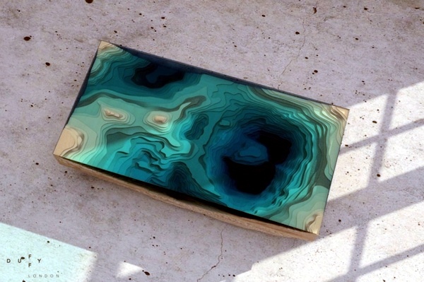 Reminds Design table in glass and wood to the depth of the ocean Reminds Design table in glass and wood to the depth of the ocean
