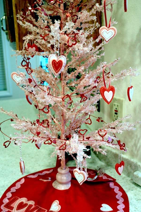 Five handmade festive tree for Valentine's Day Five handmade festive tree for Valentine's Day