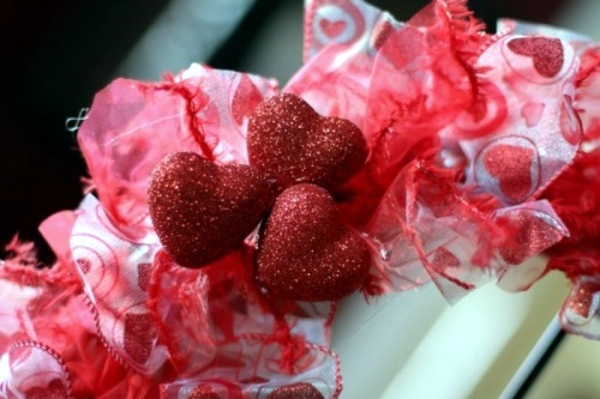 Crafting a ribbon wreath for Valentine's Day itself