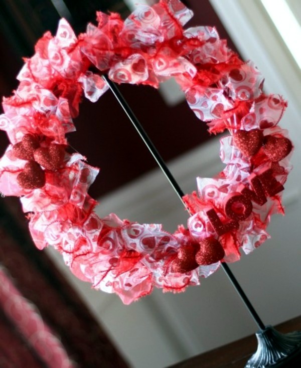 Crafting a ribbon wreath for Valentine's Day itself