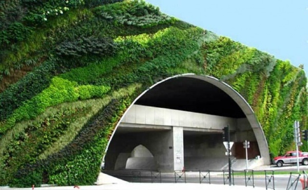 30 Incredible Vertical Gardens and green walls to admire