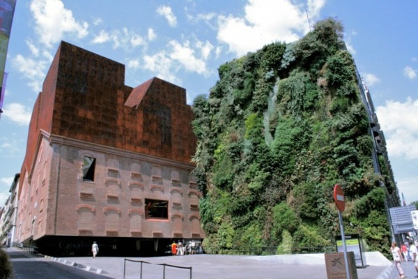 30 Incredible Vertical Gardens and green walls to admire