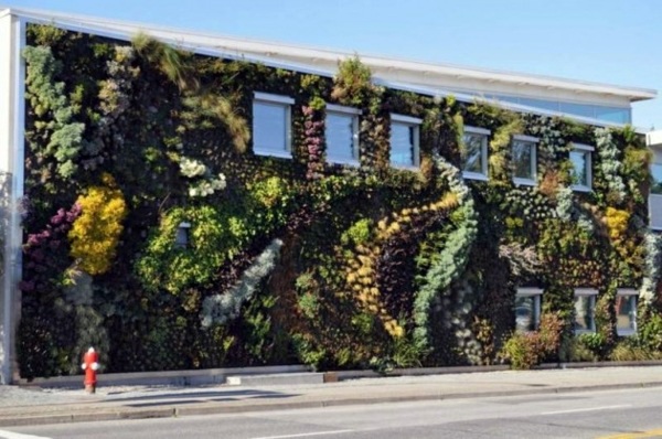 30 Incredible Vertical Gardens and green walls to admire