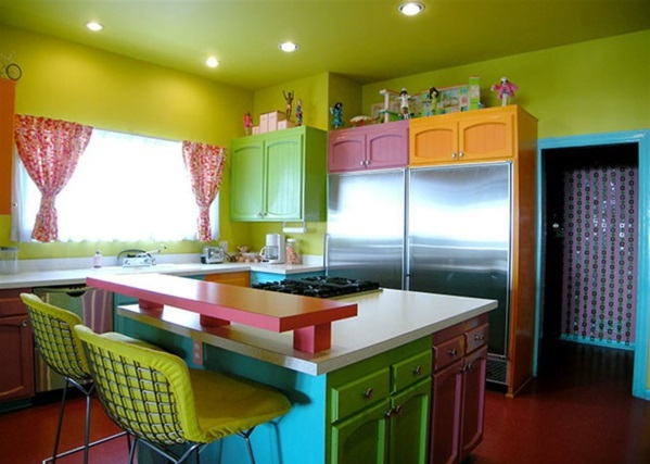 Bright colors in interior design combine - dominant and complementary shades