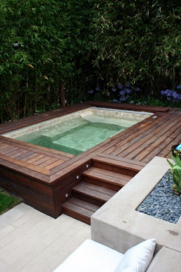 Enjoy relaxing bath in the garden