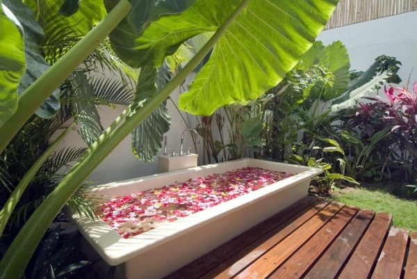 Enjoy relaxing bath in the garden