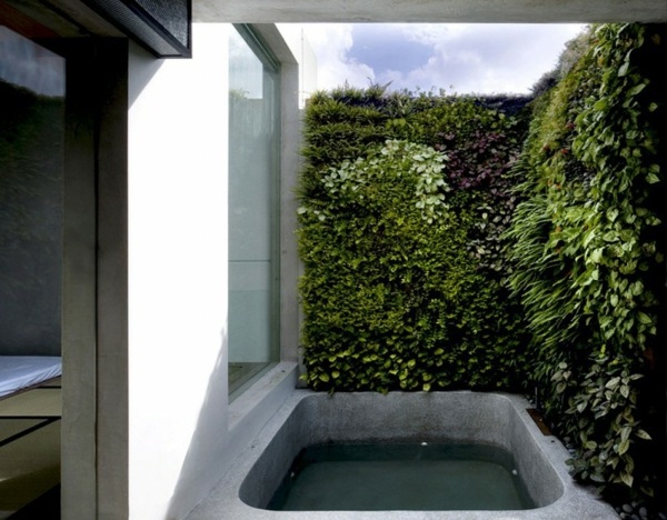 Enjoy relaxing bath in the garden