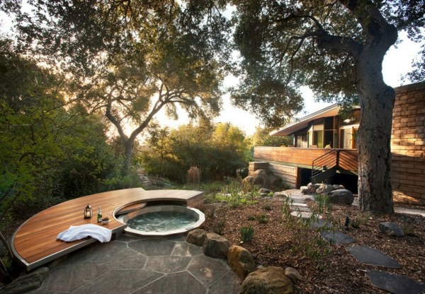Enjoy relaxing bath in the garden Enjoy relaxing bath in the garden