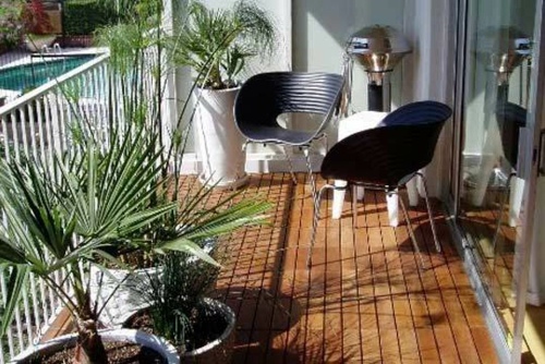 Lay patio and balcony with wooden tiles - Use wood tiles for flooring